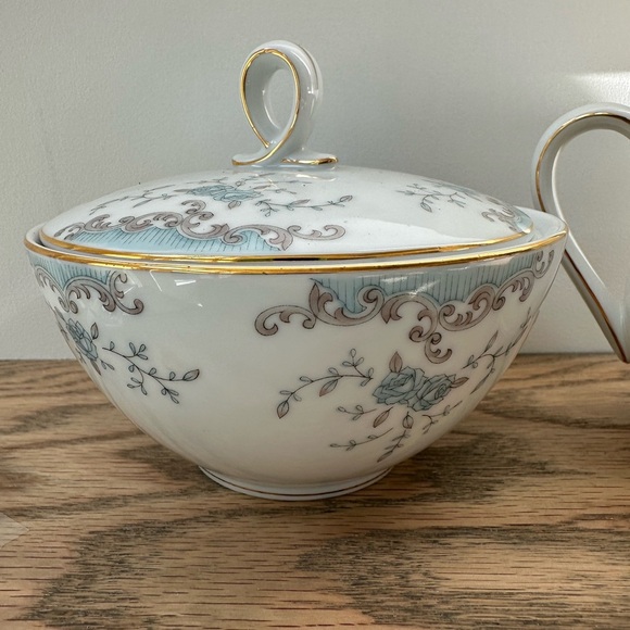 IMPERIAL CHINA Creamer & Sugar Bowl With Lid In The Seville shabby chic cottage - Picture 3 of 5